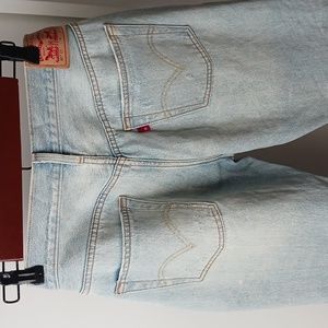 Lightwash Levi's 501's